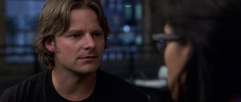 Movie still from “Shattered Glass” (2003), directed by Billy Ray – A man in black shirt talking to another man in black shirt; Close Up shot, Over the shoulder angle