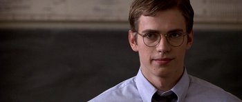 Movie still from “Shattered Glass” (2003), directed by Billy Ray – A young man wearing glasses and a tie; Close Up shot, Over the shoulder angle