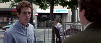 Movie still from “Shattered Glass” (2003), directed by Billy Ray – A man standing next to a tree on a sidewalk; Close Up shot, Over the shoulder angle