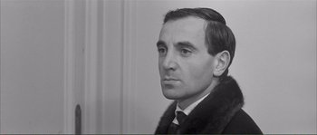 Movie still from “Shoot the Piano Player” (1960), directed by François Truffaut – An old black and white photo of a man wearing a fur coat; Close Up shot, Low angle