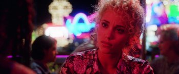 Movie still from “Showgirls” (1995), directed by Paul Verhoeven – A person wearing a floral shirt; Close Up shot, Over the shoulder angle