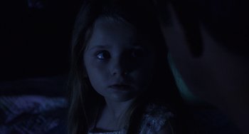 Movie still from “Signs” (2002), directed by M. Night Shyamalan – A little girl is looking into the dark; Close Up shot, Over the shoulder angle