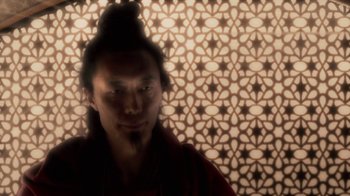 Movie still from “Sky Captain and the World of Tomorrow” (2004), directed by Kerry Conran – A man in a red shirt is standing in front of a wall; Close Up shot, Over the shoulder angle