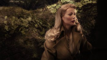 Movie still from “Sky Captain and the World of Tomorrow” (2004), directed by Kerry Conran – A woman with blonde hair wearing a brown coat; Close Up shot, Over the shoulder angle