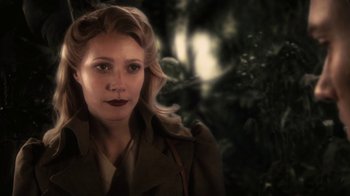 Movie still from “Sky Captain and the World of Tomorrow” (2004), directed by Kerry Conran – A person wearing a trench coat; Close Up shot, Over the shoulder angle