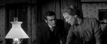 Movie still from “Sons and Lovers” (1960), directed by Jack Cardiff – A man and a woman are looking at each other; Medium shot, Low angle