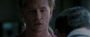 Movie still from “Heat” (1995), directed by Michael Mann – A person with long blonde hair; Close Up shot, Over the shoulder angle