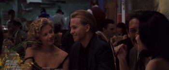 Movie still from “Heat” (1995), directed by Michael Mann – A man and a woman are smiling at each other; Close Up shot, Over the shoulder angle