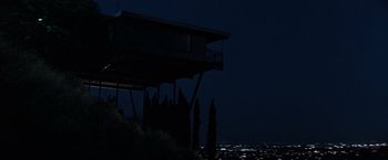 Movie still from “Heat” (1995), directed by Michael Mann – A building with a balcony on the top of it; Extreme Wide shot, Low angle