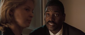 Movie still from “Heat” (1995), directed by Michael Mann – A man and a woman are looking at each other; Close Up shot, Over the shoulder angle