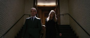 Movie still from “State of Play” (2009), directed by Kevin Macdonald – A man and a woman walking down a set of stairs; Medium shot, Low angle