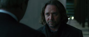Movie still from “State of Play” (2009), directed by Kevin Macdonald – A person with long hair and a beard; Close Up shot, Over the shoulder angle