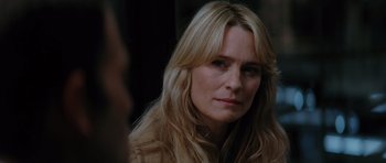 Movie still from “State of Play” (2009), directed by Kevin Macdonald – A person with long blonde hair; Close Up shot, Over the shoulder angle