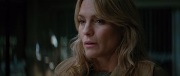 Movie still from “State of Play” (2009), directed by Kevin Macdonald – A person with long blonde hair; Close Up shot, Over the shoulder angle