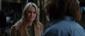 Movie still from “State of Play” (2009), directed by Kevin Macdonald – A woman in a tan jacket looking at a man in a tan jacket; Close Up shot, Over the shoulder angle