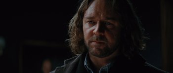 Movie still from “State of Play” (2009), directed by Kevin Macdonald – A person with long hair and a beard; Close Up shot, Over the shoulder angle