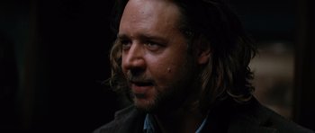 Movie still from “State of Play” (2009), directed by Kevin Macdonald – A person with long hair and a beard; Close Up shot, Over the shoulder angle
