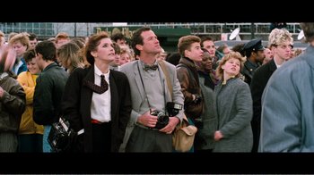 Movie still from “Superman IV: The Quest for Peace” (1987), directed by Sidney J. Furie – A group of people that are standing in the street; Medium shot, Low angle