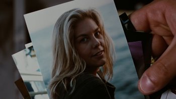 Movie still from “Swingers” (1996), directed by Doug Liman – A picture of a woman with long blonde hair; Extreme Close Up shot, High angle