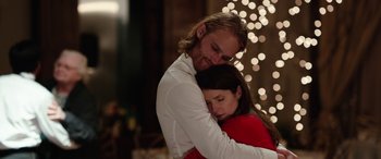 Movie still from “Table 19” (2017), directed by Jeffrey Blitz – A man and a woman hugging in front of a christmas tree; Close Up shot, Low angle