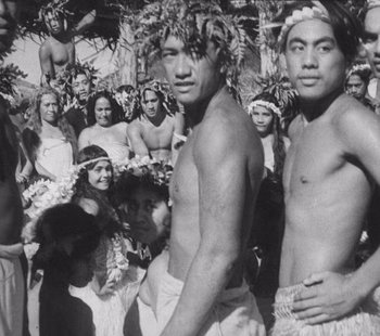 Movie still from “Tabu: A Story of the South Seas” (1931), directed by F.W. Murnau – A black and white photo of a group of men and women; Medium shot, High angle