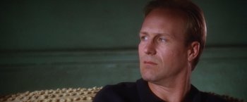 Movie still from “The Accidental Tourist” (1988), directed by Lawrence Kasdan – A person sitting on a couch; Close Up shot, Over the shoulder angle