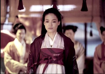 Movie still from “The Assassin” (2015), directed by Hsiao-Hsien Hou – A young woman in traditional japanese clothing; Medium shot, Low angle