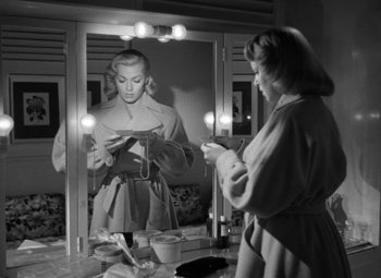Movie still from “The Bad and the Beautiful” (1952), directed by Vincente Minnelli – A black and white photo of a woman looking in the mirror; Medium shot, Low angle