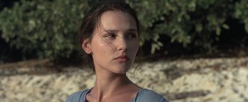 Movie still from “The Beach” (2000), directed by Danny Boyle – A young woman is looking into the distance; Close Up shot, Low angle