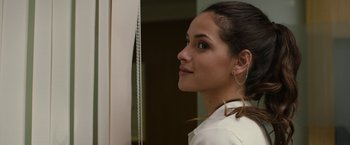 Movie still from “The Belko Experiment” (2016), directed by Greg McLean – A woman standing in front of a wall with a measuring tape; Close Up shot, Over the shoulder angle