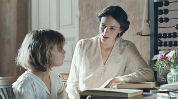 Movie still from “The Childhood of a Leader” (2015), directed by Brady Corbet – A woman and a child are talking to each other; Medium shot, Over the shoulder angle