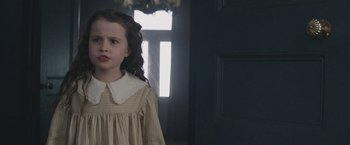 Movie still from “The Current War: Director's Cut” (2017), directed by Alfonso Gomez-Rejon – A young girl standing in front of a door; Close Up shot, Over the shoulder angle