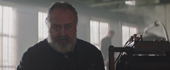 Movie still from “The Current War: Director's Cut” (2017), directed by Alfonso Gomez-Rejon – An older man with a beard and glasses; Close Up shot, Low angle