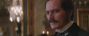 Movie still from “The Current War: Director's Cut” (2017), directed by Alfonso Gomez-Rejon – A man that is wearing a suit and a tie; Close Up shot, Over the shoulder angle