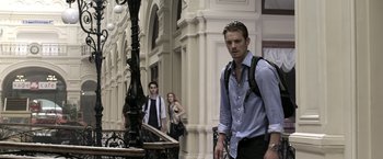 Movie still from “The Darkest Hour” (2011), directed by Chris Gorak – A man in a blue dress shirt and a woman in a blue dress; Wide shot, Over the shoulder angle