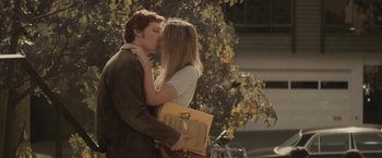 Movie still from “The Diary of a Teenage Girl” (2015), directed by Marielle Heller – A man and a woman kissing in front of a tree; Medium shot, Over the shoulder angle