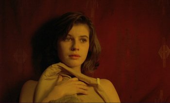 Movie still from “The Double Life of Véronique” (1991), directed by Krzysztof Kieslowski – A beautiful young lady posing for a picture; Close Up shot, High angle