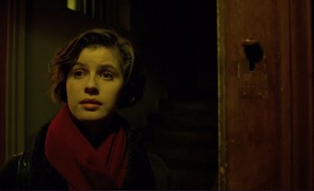 Movie still from “The Double Life of Véronique” (1991), directed by Krzysztof Kieslowski – A woman in a red scarf looking at the camera; Close Up shot, Low angle