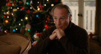 Movie still from “The Family Stone” (2005), directed by Thomas Bezucha – An older man sitting in front of a christmas tree; Close Up shot, Over the shoulder angle