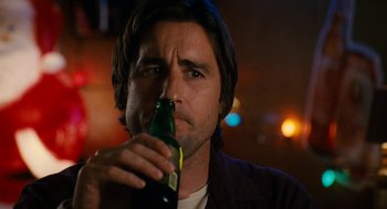 Movie still from “The Family Stone” (2005), directed by Thomas Bezucha – A person holding a beer bottle; Close Up shot, Low angle
