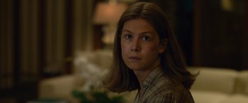 Movie still from “Gone Girl” (2014), directed by David Fincher – A person with long hair; Close Up shot, Over the shoulder angle