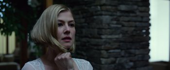 Movie still from “Gone Girl” (2014), directed by David Fincher – A beautiful blonde woman with a white shirt; Close Up shot, Over the shoulder angle