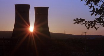 Movie still from “The Full Monty” (1997), directed by Peter Cattaneo – Two cooling towers in the middle of a field; Extreme Wide shot, Low angle