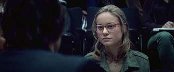 Movie still from “The Gambler” (2014), directed by Rupert Wyatt – A woman with glasses is sitting in front of another woman; Close Up shot, Over the shoulder angle