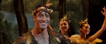 Movie still from “The Game Plan” (2007), directed by Andy Fickman – A man and a woman wearing a leaf crown; Medium shot, Over the shoulder angle