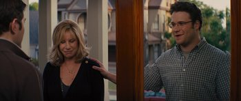 Movie still from “The Guilt Trip” (2012), directed by Anne Fletcher – A man and a woman standing next to each other; Medium shot, Over the shoulder angle