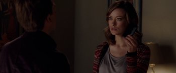 Movie still from “The Incredible Burt Wonderstone” (2013), directed by Don Scardino – A woman standing next to a man in front of a wall; Close Up shot, Over the shoulder angle