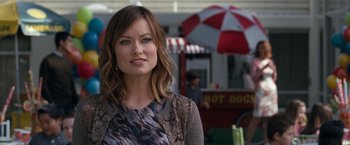 Movie still from “The Incredible Burt Wonderstone” (2013), directed by Don Scardino – A person outside near a hot dog stand; Close Up shot, Over the shoulder angle