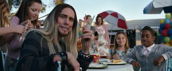 Movie still from “The Incredible Burt Wonderstone” (2013), directed by Don Scardino – A man with long blonde hair holding up a candy bar; Close Up shot, Over the shoulder angle