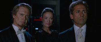Movie still from “The Incredible Burt Wonderstone” (2013), directed by Don Scardino – A woman standing next to two men in a dark room; Close Up shot, Over the shoulder angle